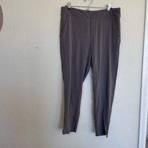 Athleta Brooklyn Ankle Pant in Grey. Size 12.